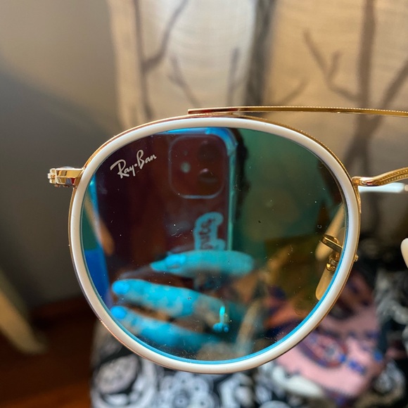 White Rounded blue lens ray bans - Picture 6 of 7